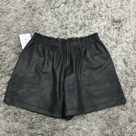 Athleta Gleam Short NWT Black Stylish Workout Evening Out Small designer bottom - Picture 7 of 8